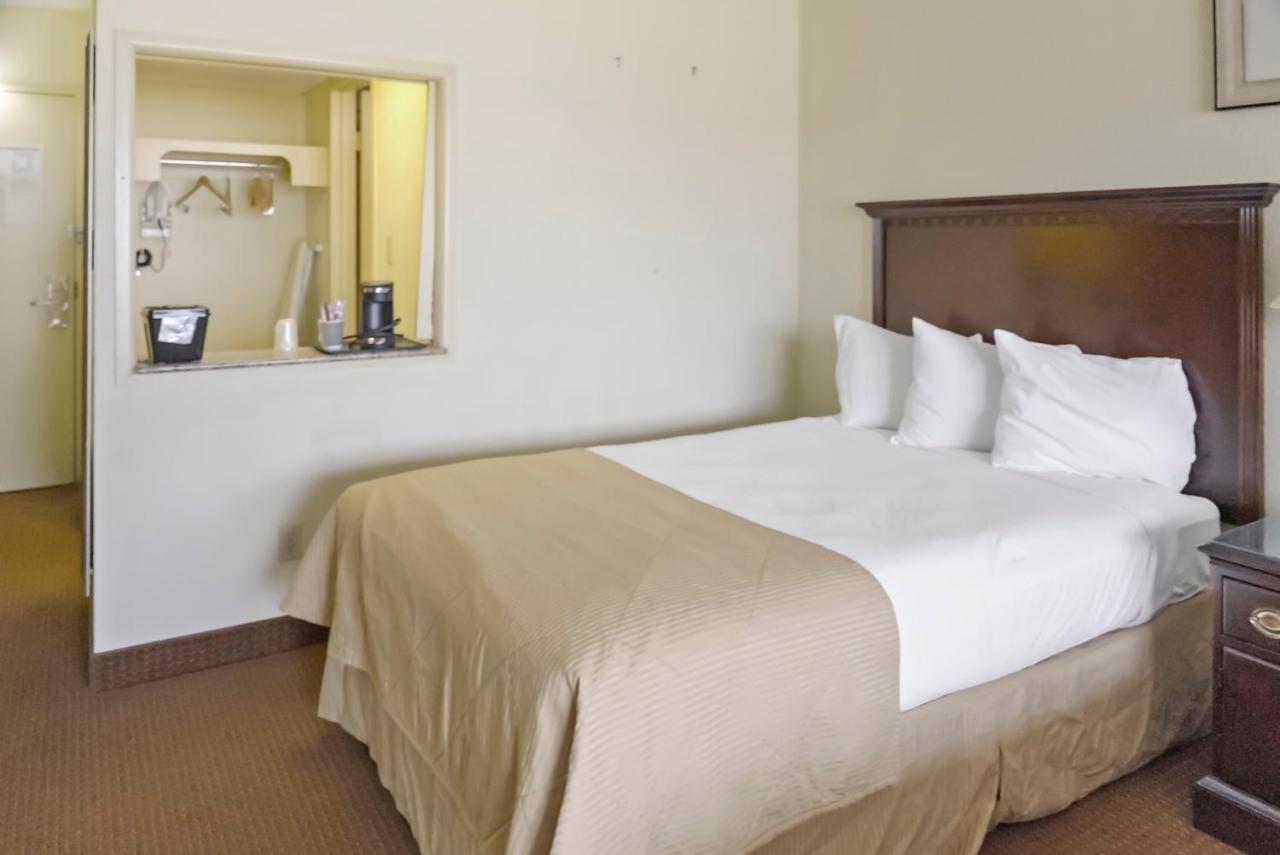 Economy Hotel Plus Wichita Esterno foto